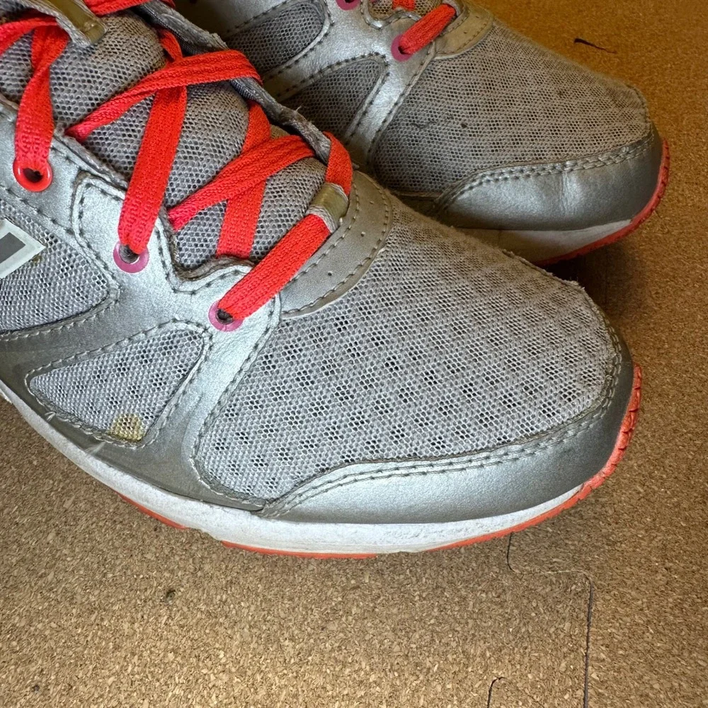 New Balance 577 Susan G. Komen Womens Training Shoes Grey Pink WX577KM Size 9.5